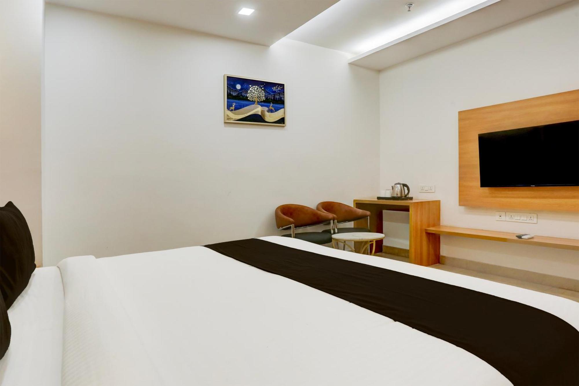 Palette Calista Premium Resort Samalkha Eksteriør billede