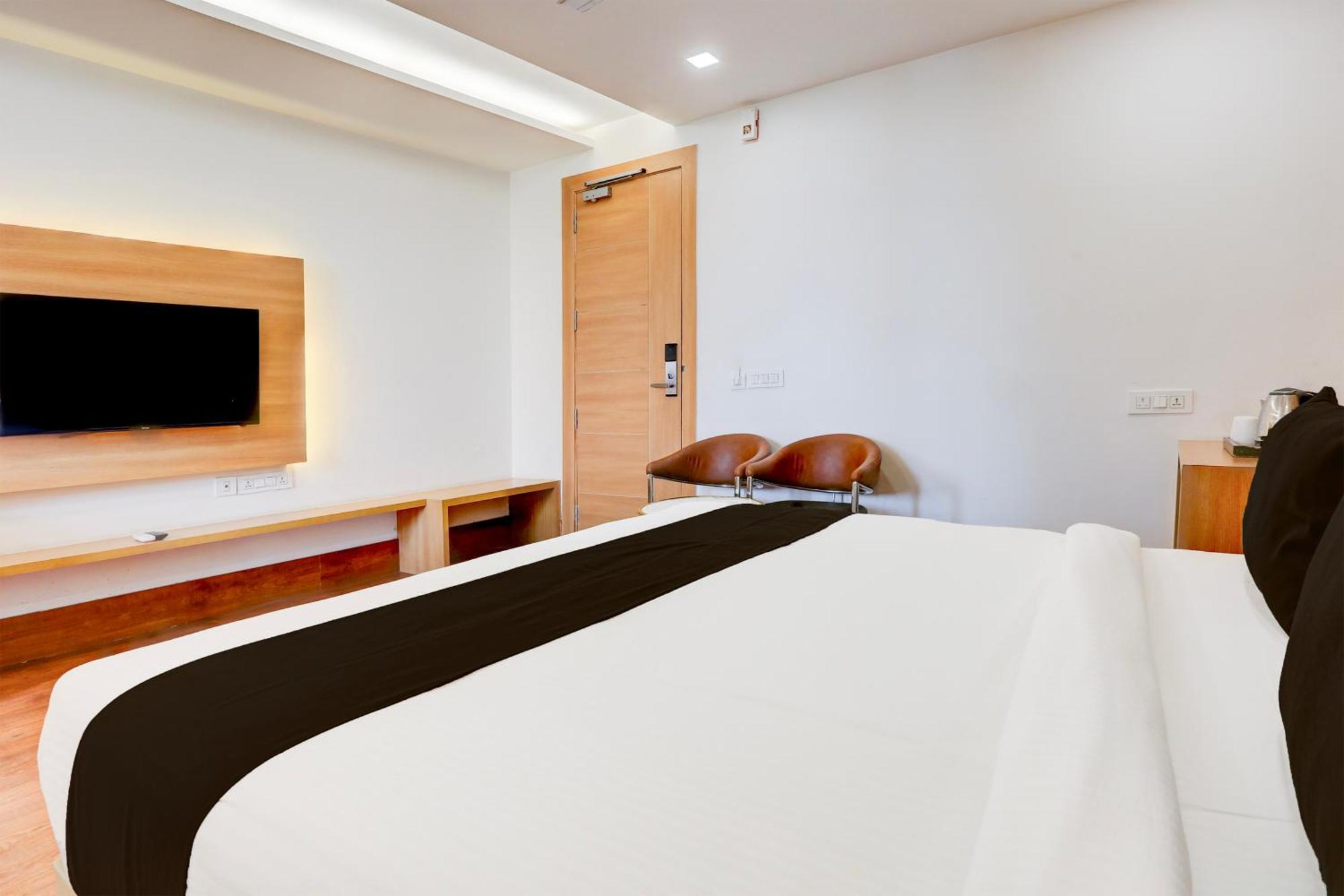 Palette Calista Premium Resort Samalkha Eksteriør billede